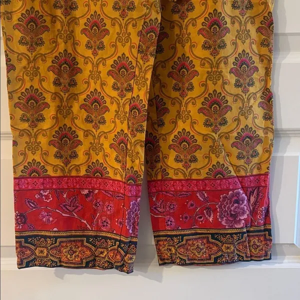 Sundance Vibrant Reef Cargo Capri Pants - Image 4