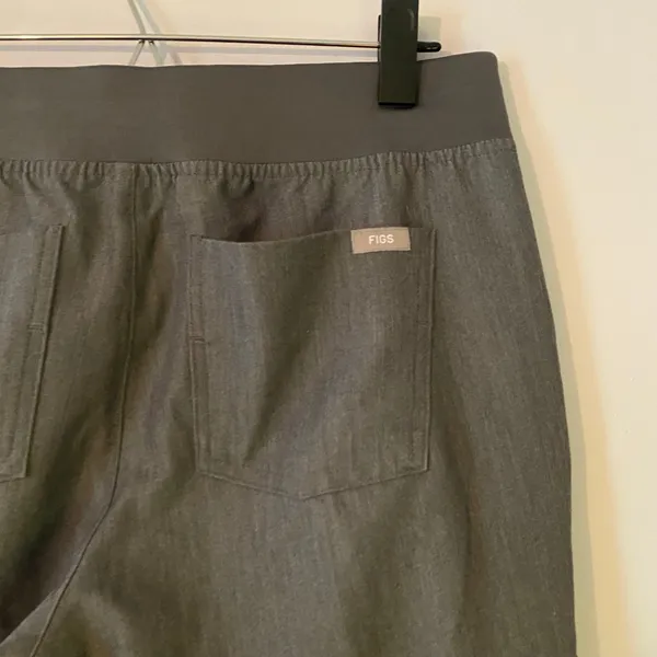 FIGS Graphite Gray Zamora Jogger Scrub Pants Uniform Women's size Small Petite - Image 6