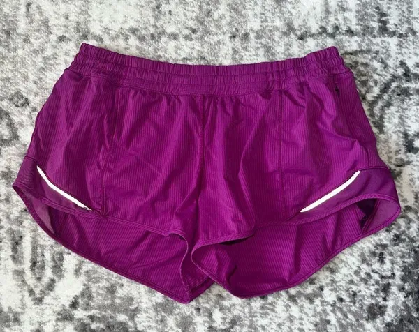 Lululemon Hotty Hot Short II *2.5" - Image 4