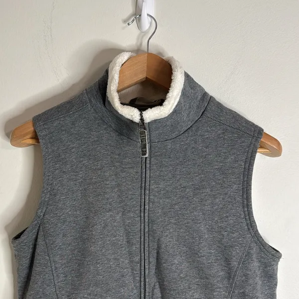 L.L. Bean Women’s Gray Full Zip Outdoor Faux Fur Lined High Neck Vest Gilet sz S - Image 3