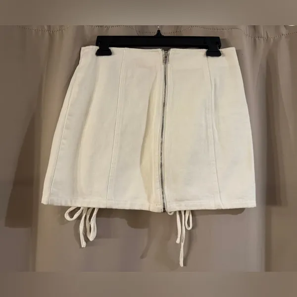 Honey Punch Denim White Lace-Up Skirt - Image 2