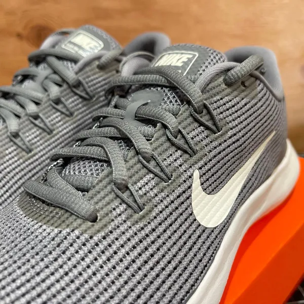 Nike Flex 2018 RN Women size 7.5 - Image 2