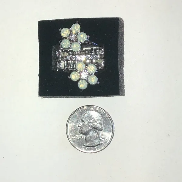 Opalescent Flower Cluster Stretchy Ring - Image 3