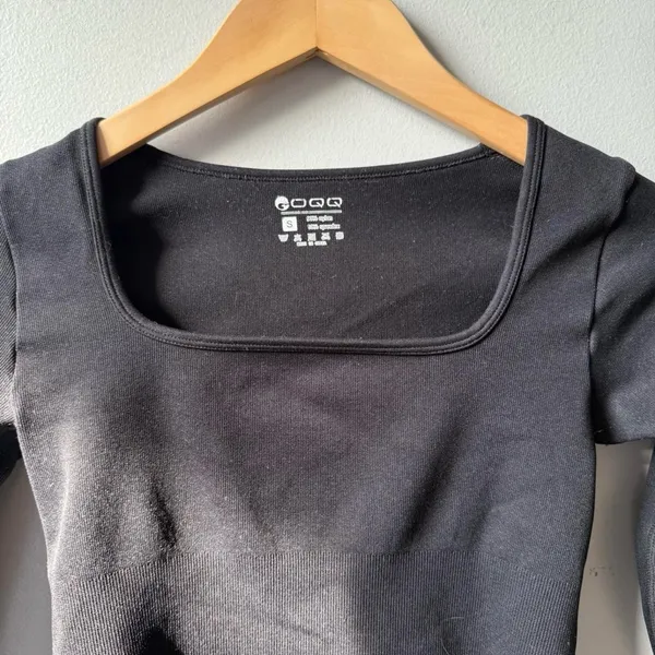 Black square neck bodysuit 🔥 - Image 2