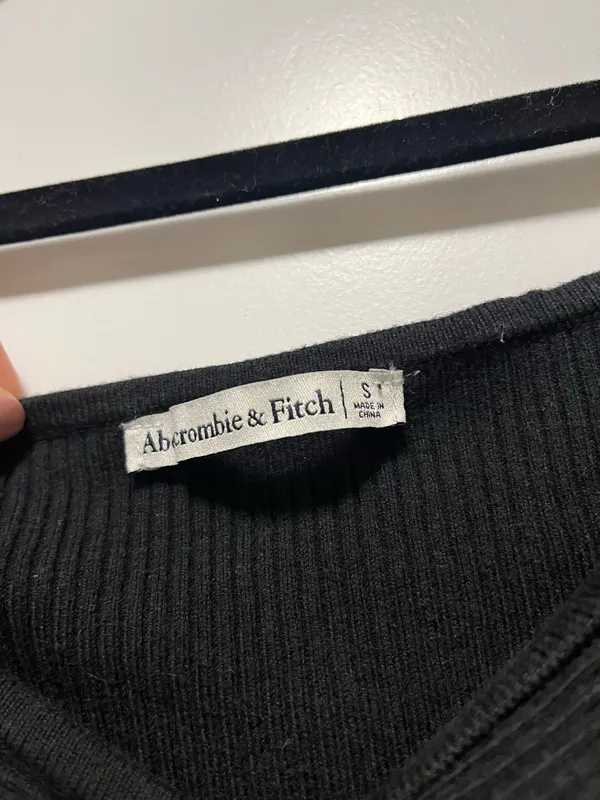 Abercrombie Off The Shoulder Twist Sweater - Image 4