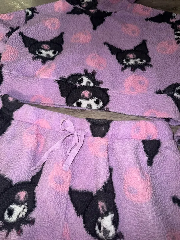 Kuromi Sanrio Hot Topic exclusive 2023 Sherpa 2Pc purple set LRG - Image 4
