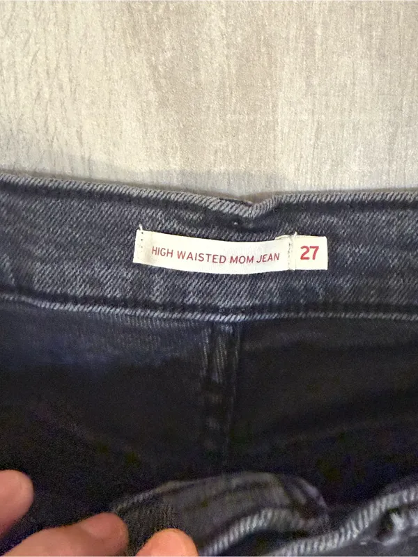 Levi's High-Rise Washed Black Mom Jeans - Image 5