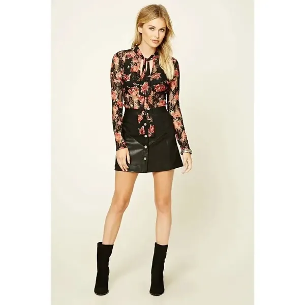 ✨HP✨F21 Contemporary Rose Print Top✨ - Image 5
