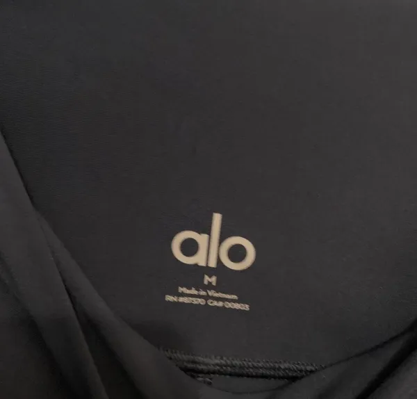 ALO Yoga Navy Set - Image 4