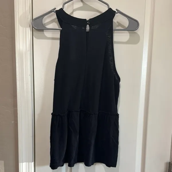 Elegant Black Sleeveless Top - Image 4