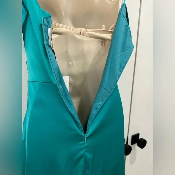 Hello Molly Luxury Affair Satin Maxi Dress Off Shoulder Green 8 Prom Wedding - Image 10