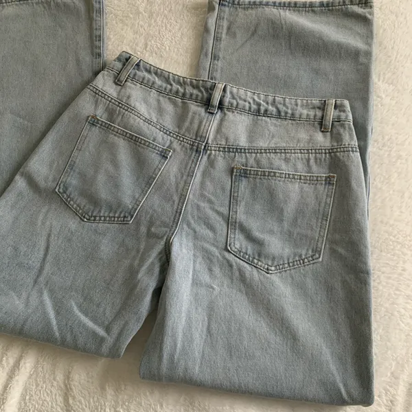 Women’s Medium EDIKTED Raelynn Washed Low Rise Baggy Jeans Light Blue NWT - Image 6