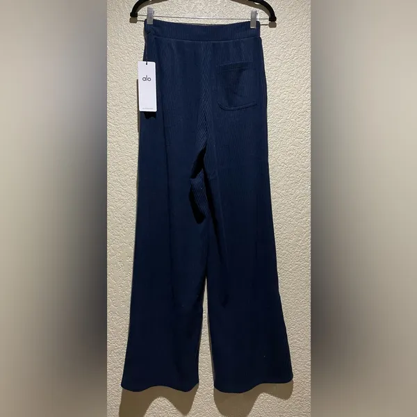 Alo Yoga NWT Muse Wide Leg Pants Navy Blue Relax Fit Size S Front Pockets - Image 7