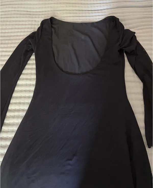 Black long sleeve mini dress with bell sleeves - Image 4
