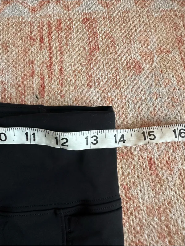 Lululemon On Pace Short *10" Black W7AOFS size 8 bike shorts - Image 4