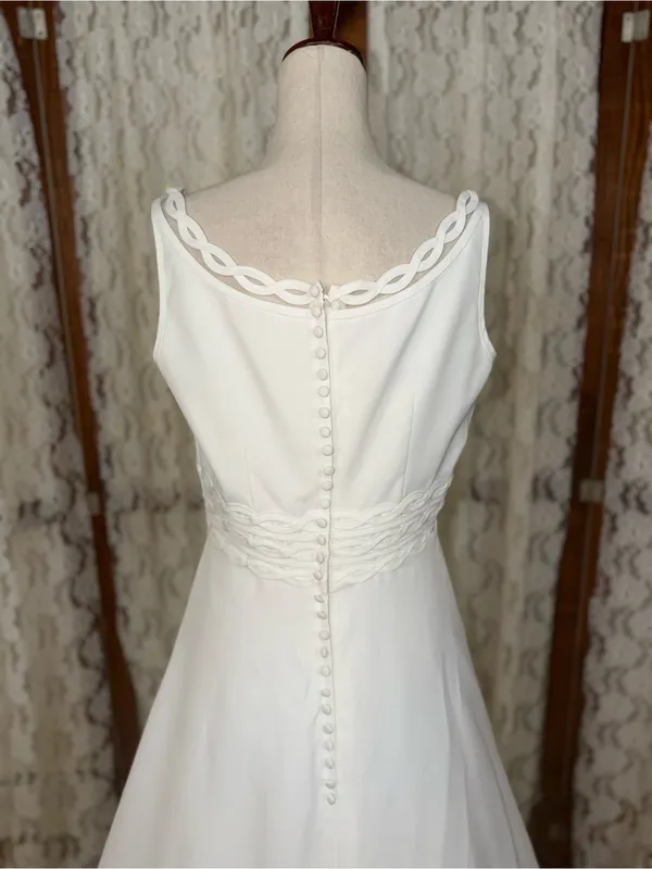 Pretty Vintage 90s Simple Crepe Wedding Gown - Image 5