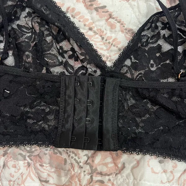 Chic Black Lace Bralette Size M - Image 3