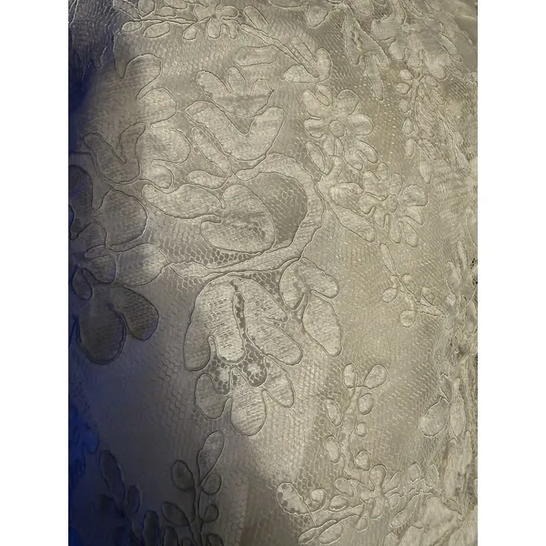 White Lace Wedding Gown Size 18 with Cinch Buttons Short Train Hem Scallop - Image 12