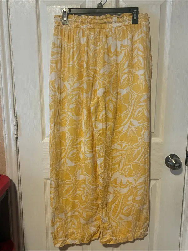 Old Navy High-Waisted Crinkle Gauze Barrel Ankle Pants - Image 3