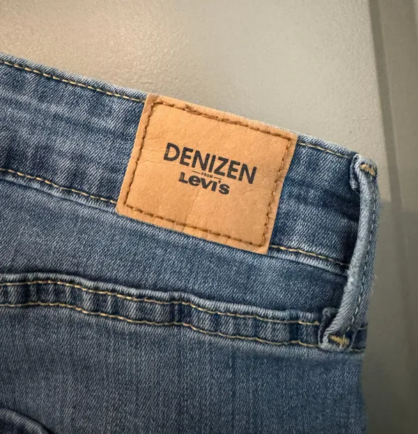Levi’s Mid Rise Skinny Jean - Image 3
