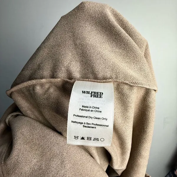 Aritzia Wilfred Free faux suede tan mini skirt Medium - Image 4