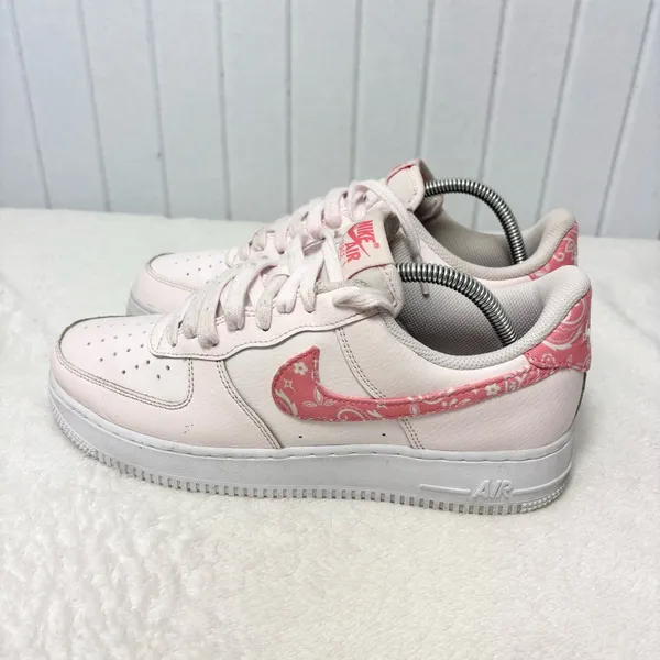 NIKE Air‎ Force 1 Low Pearl Pink Paisley White FD1448-664 Size 10 Women's - Image 4