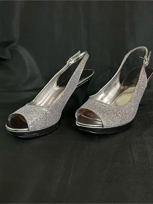 Nine West Women’s Silver Glitter Slingback Peep-Toe Heels 7.5 - Image 4