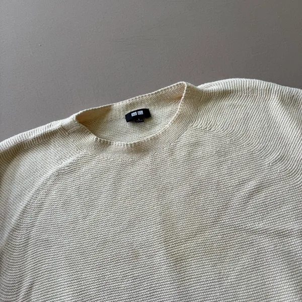 Uniqlo 3D Knit Crew Neck Sweater - Image 4