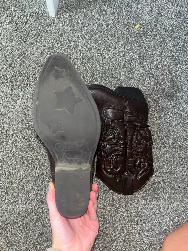 size 8 thrifted Cowboy boots - Image 3