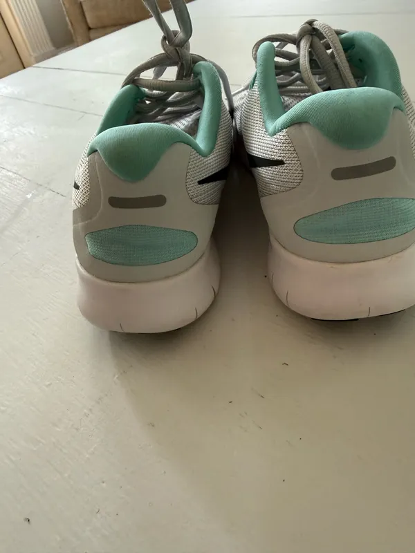 Nike women’s runnning shoe size 6 - Image 3