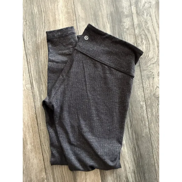 Lululemon 28” Wunder Under HR Gray Textured Knit Size 10 High Rise‎ Women’s - Image 3