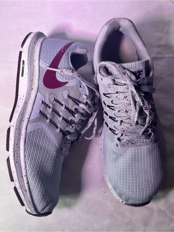 Nike Women’s Athletic Shoes - Light Gray with Burgundy Swoosh - Image 4