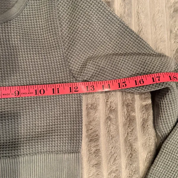 OFFLINE by Aerie Waffle Knit Henley Crop Top Sage Green XS‎ Thumbholes Thermal - Image 4