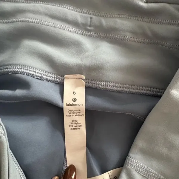 Lululemon Athletica Light Gray Leggings EUC - Image 4