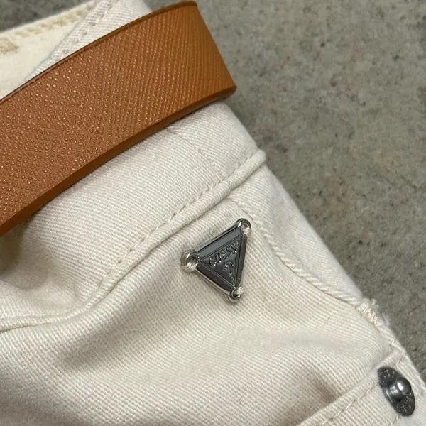 Vintage y2k retro Guess tan micro shorts with belt - Image 3