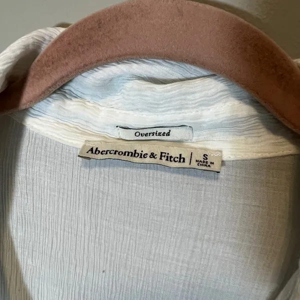 Abercrombie & Fitch White Oversized Crinkle‎ Button Up Shirt Short Sleeve Small - Image 3