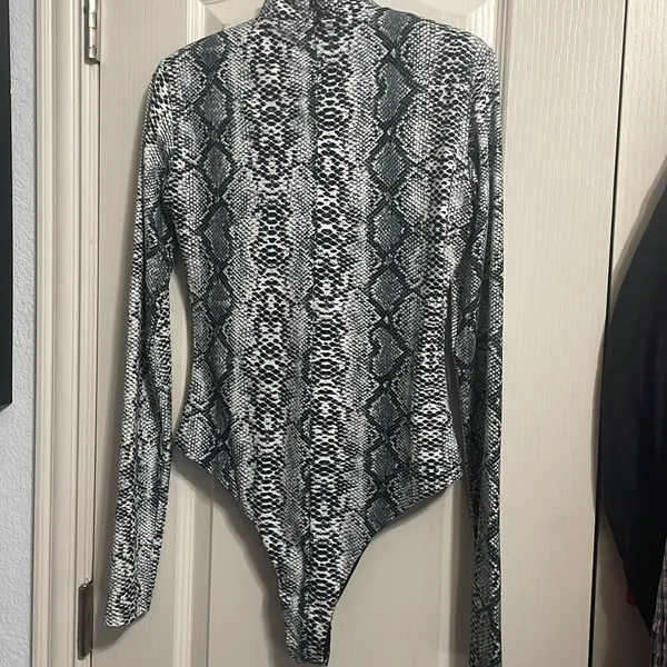 Meshki Gray Snakeskin Long Sleeve Thong Bodysuit Clubcore Going Out Y2K Glam - Image 3