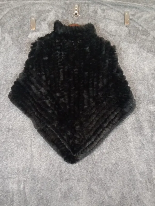 J Mclaughlin Black Faux Fur Poncho Pull Over One Size Mob Wife Old Money Datenig - Image 7