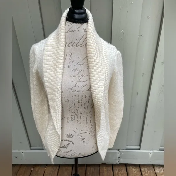 Guess Jeans Cream Plush Cardigan Women’s Size Medium - Image 6