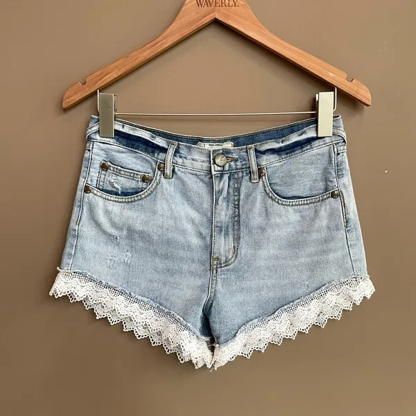 Free People Lace Trimmed Jean Denim‎ Shorts Size 27 - Image 4