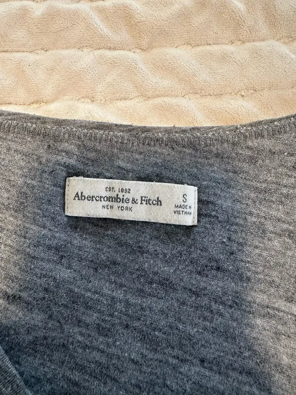 Abercrombie Grey tshirt - Image 3