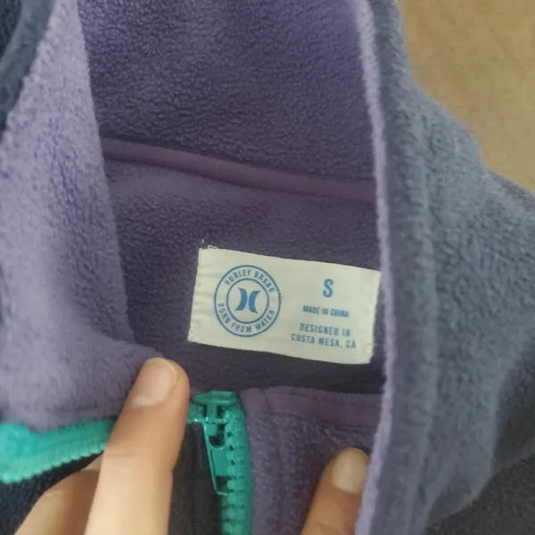 Hurley Navy and Lavender Fleece Jacket Size Small Oversized Fit - Image 3