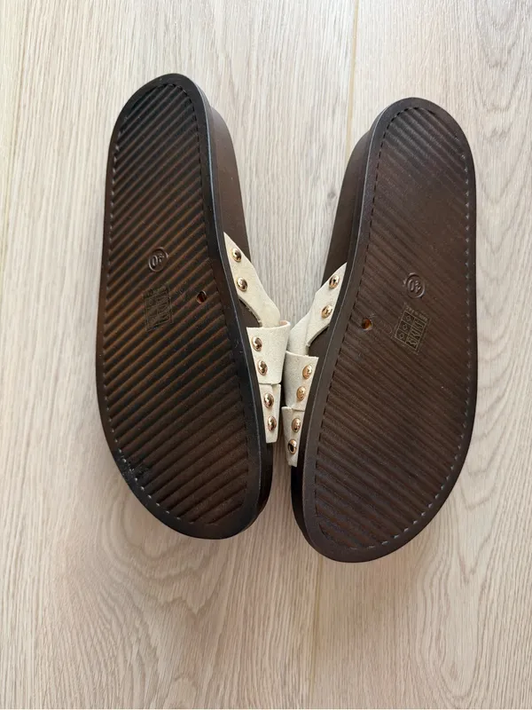 Pretty Little Thing Crisscross Stud Slide Chunky Sandals - Image 4