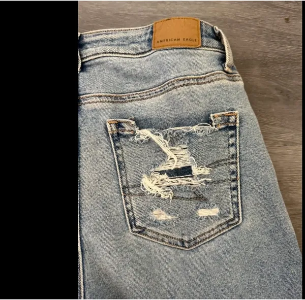 American Eagle Jeans Ripped - Image 4