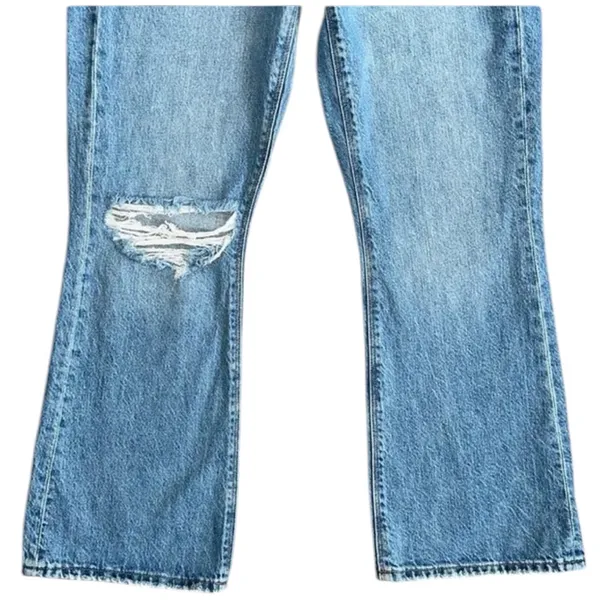 American Eagle Highest Rise 90s Flare Distressed‎ Size 6 SHORT - Image 3