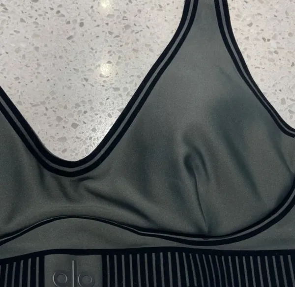 Alo yoga airlift line up bra dark cactus green - Image 4