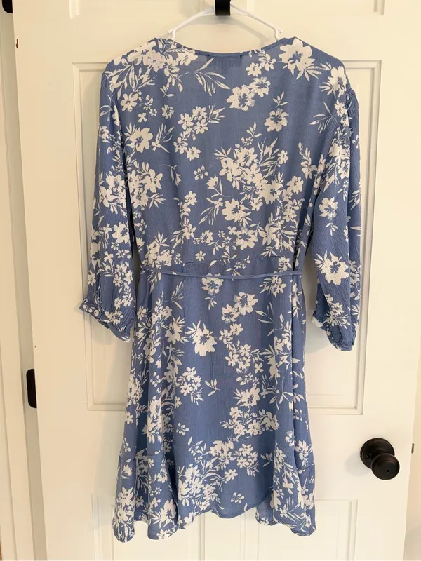 Lulus Blue‎ White Floral Wrap Dress Medium 3/4 Sleeve Ruffle Hem - Image 4