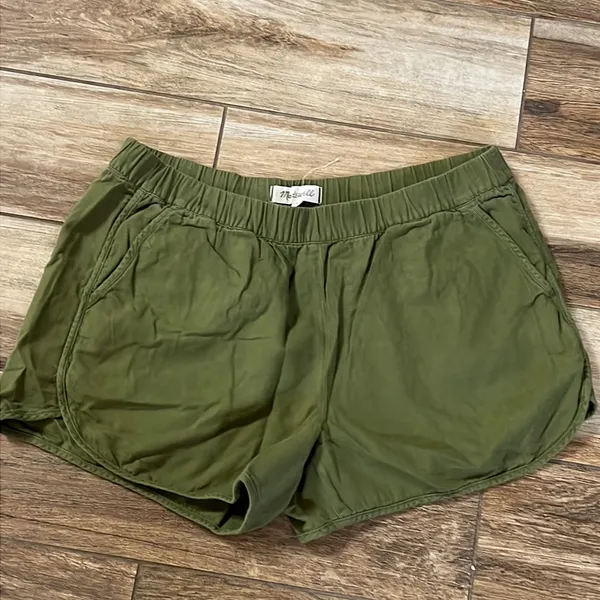 Madewell green pull on shorts - Image 2