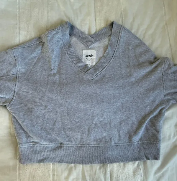 Aerie grey v neck sweatshirt - Image 2