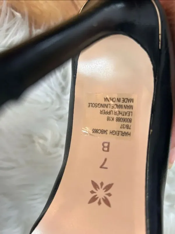 BCBG generation high heels black with gold accent around size 7B - Image 6